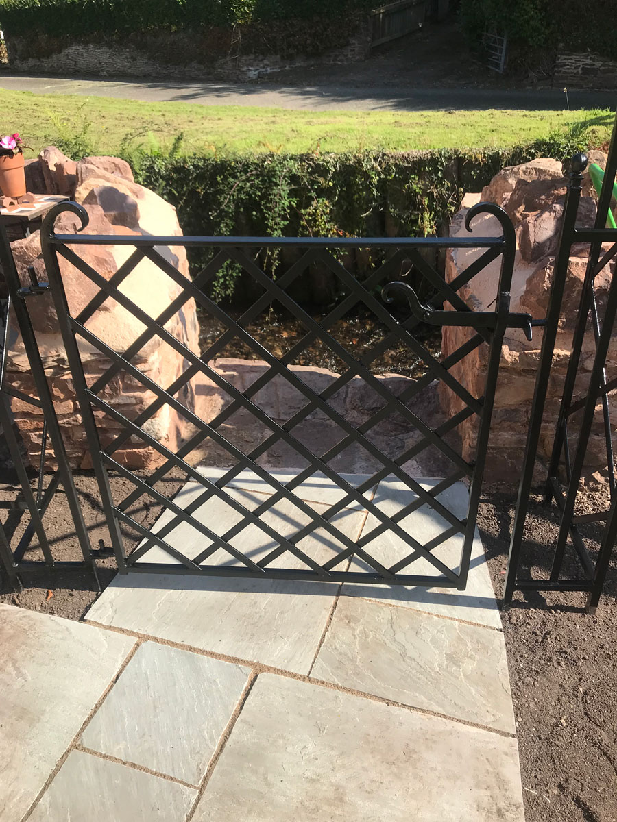Criss Cross gate