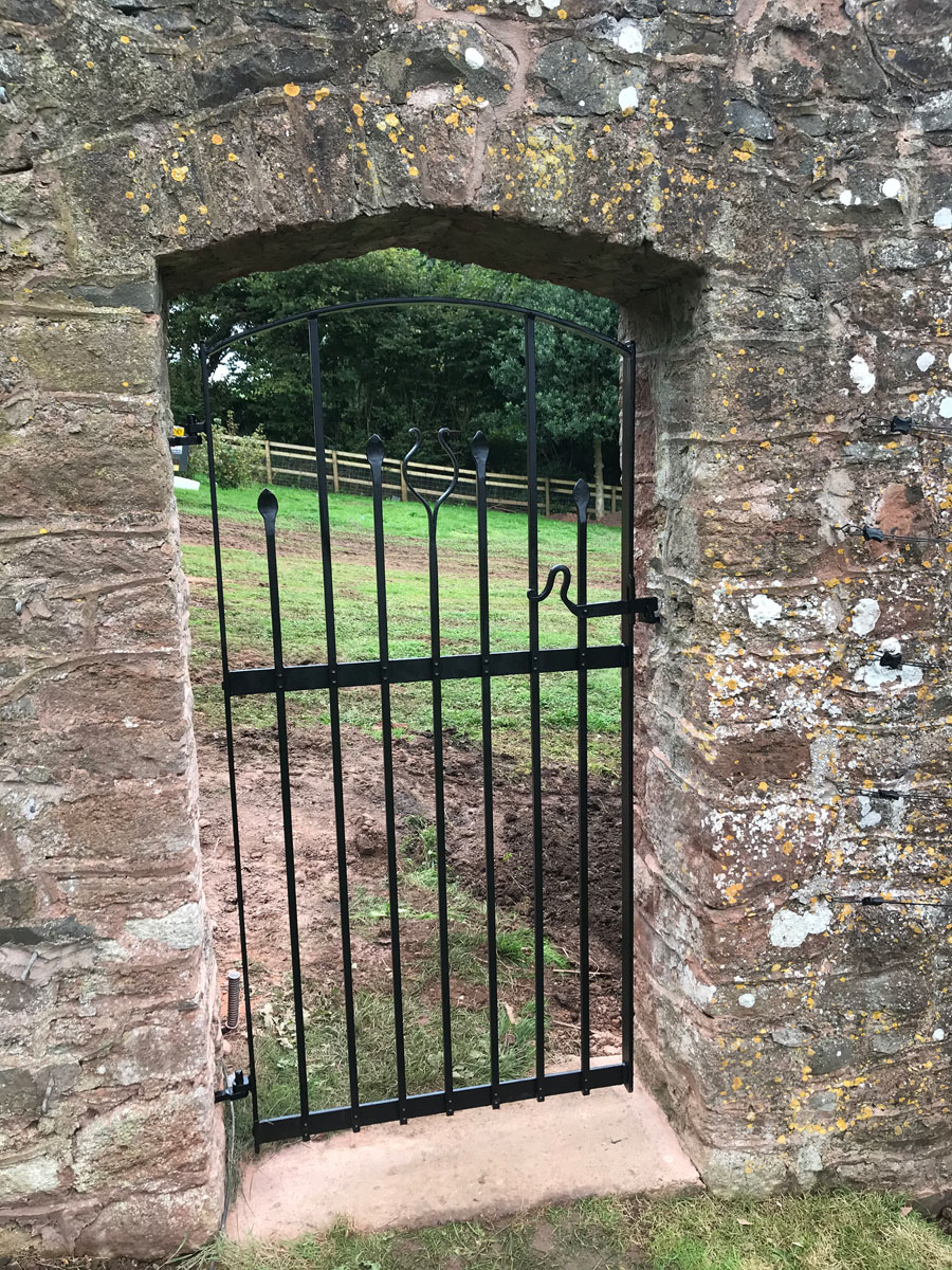 Tall gate