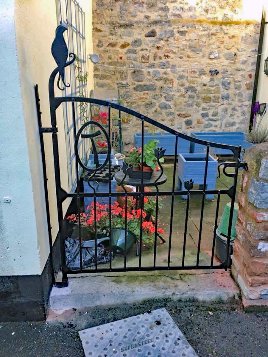 Crow gate