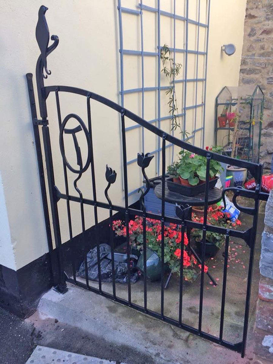 Crow gate