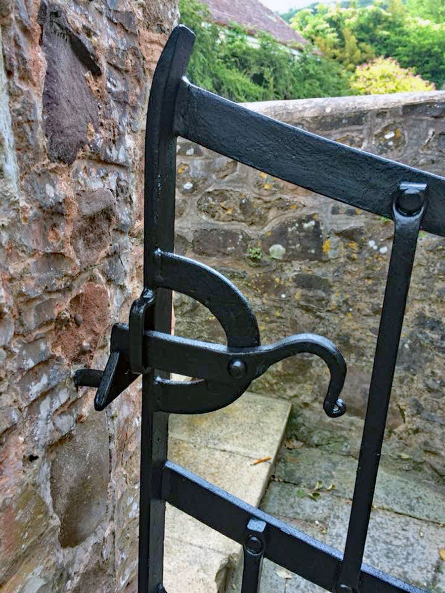Gate latch