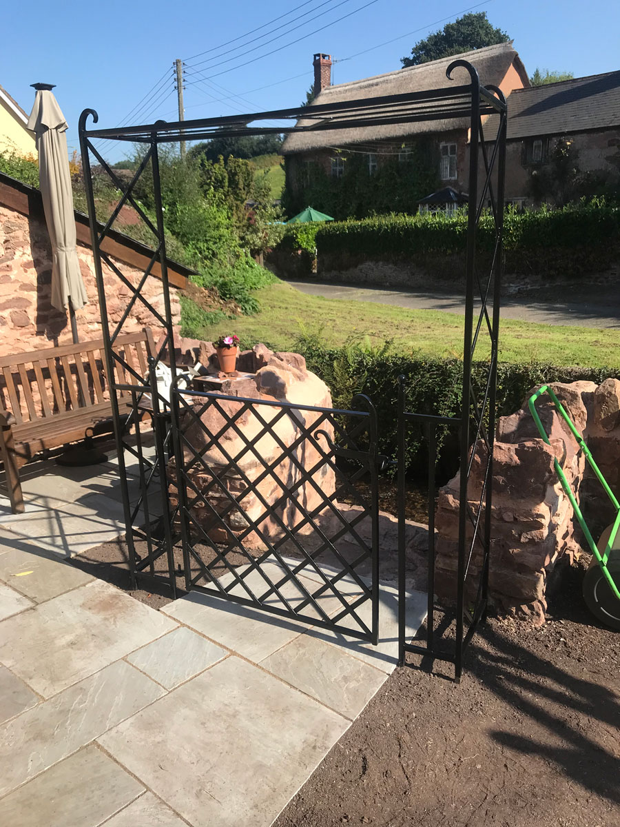 Gate with arch