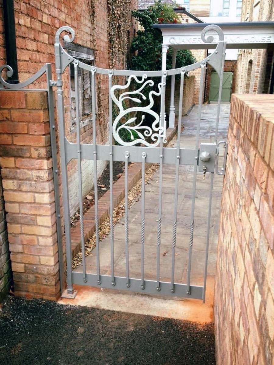 Leaf gate