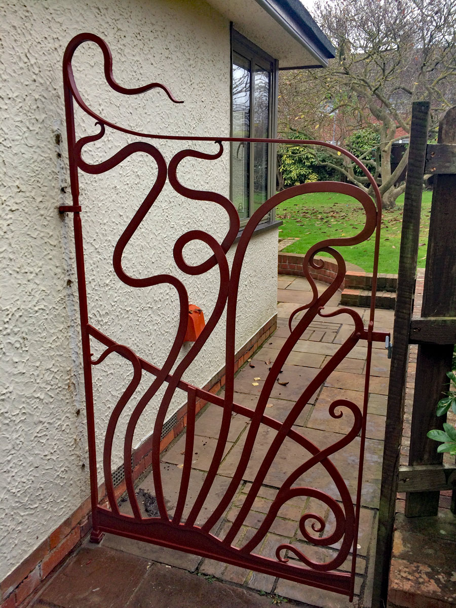 Squiggly gate