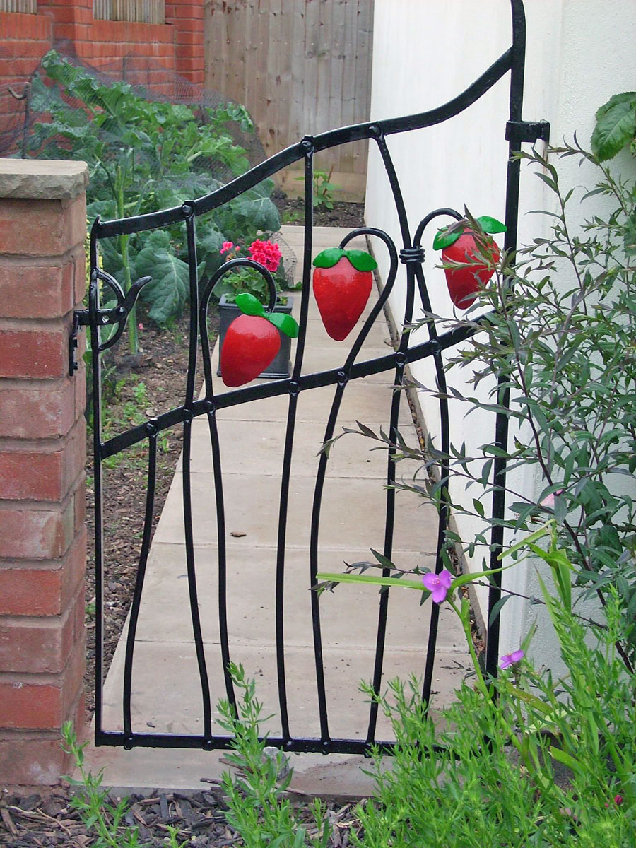 Strawberry gate