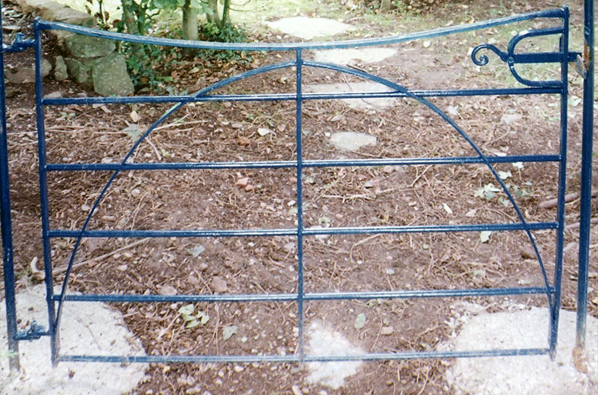 Traditional gate