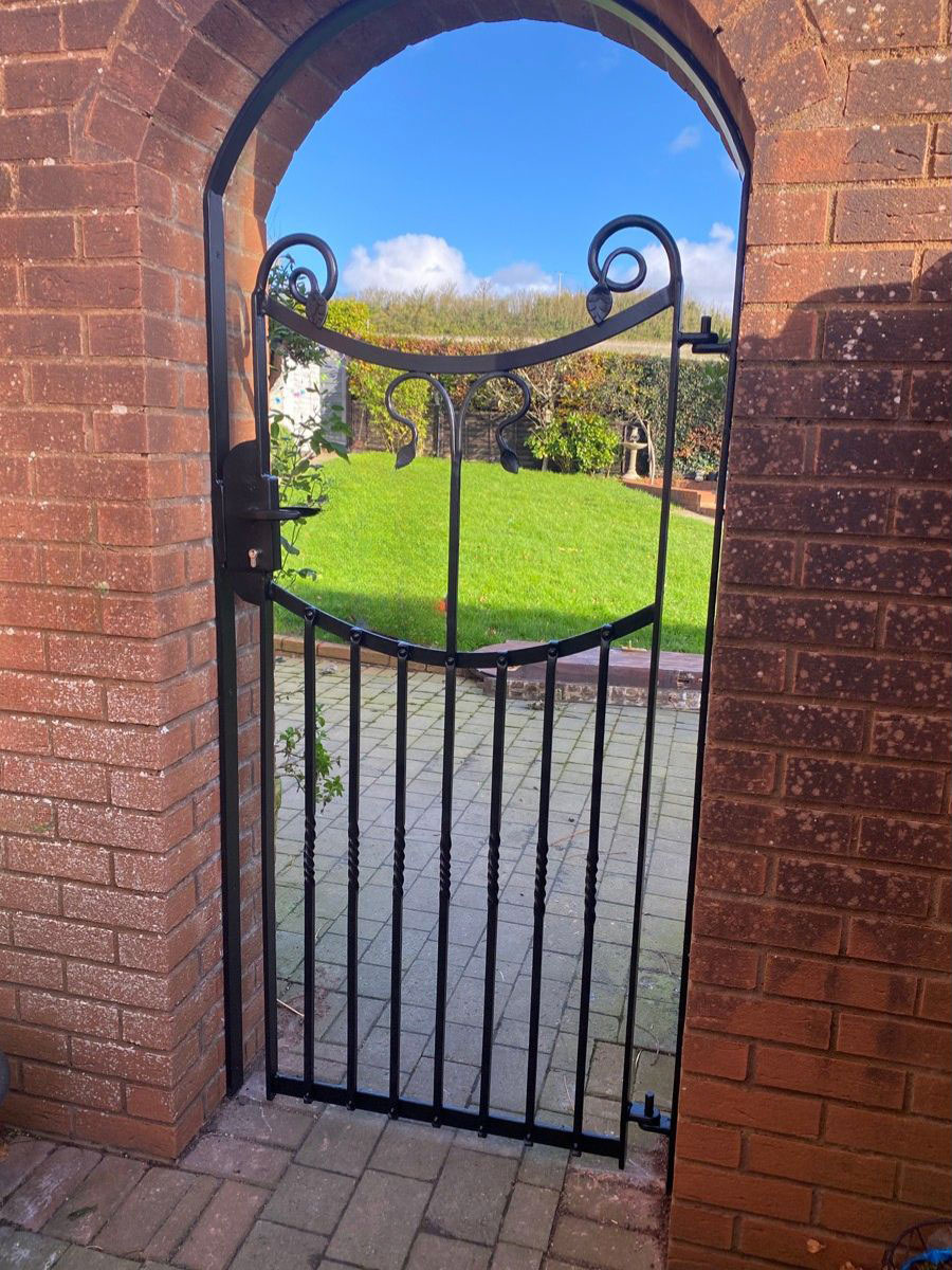 Bespoke garden gate by Ben Horrobin, artist blacksmith Bespoke garden gate by Ben Horrobin, artist blacksmith